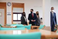 Moreno prevé ampliar los horarios de hostelería y comercio en Andalucía si la evolución sigue siendo "positiva"