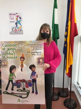 La asesora de programa del IAM en Córdoba, Lourdes Arroyo, presenta la campaña del juguete