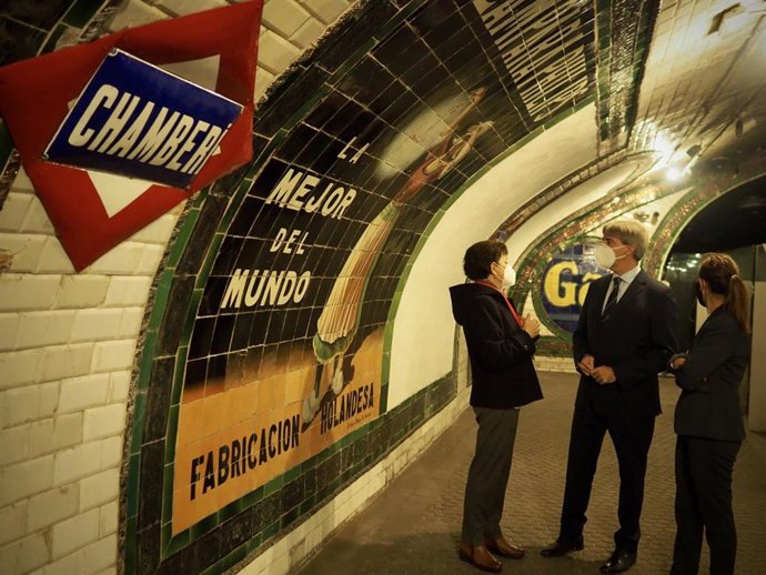 El consejero de Transportes, Movilidad e Infraestructuras, Ángel Garrido, presenta la reapertura de los museos de Metro en la estación histórica de Chamberí.