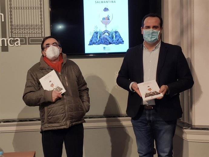 Ubaldo de Casanova (i) y David Mingo (d) en la presentación de 'Agenda Provincial Salmantina 2021'.