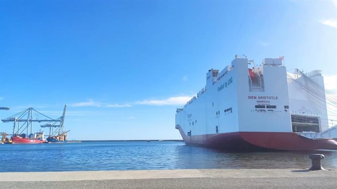 El Port de Tarragona acoge por primera vez un barco que usa gas natural licuado de combustible.