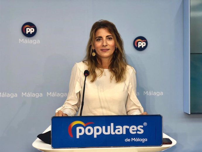 La vicesecretaria de Sociedad del Bienestar del PP-A, Ana Mata, en rueda de prensa en Málaga.