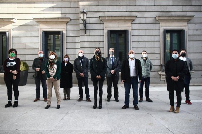 (I-D) La diputada de Unidas Podemos Sofía Castañón, el portavoz de Compromís en el Congreso, Joan Baldoví; la diputada de Más País-Equo Inés Sabanés, el diputado del PDeCat Ferrán Bel, el portavoz del Bloque Nacionalista Gallego, Néstor Rego; el diputad
