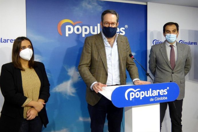 Adolfo Molina con Beatriz Jurado y José Antonio Nieto.