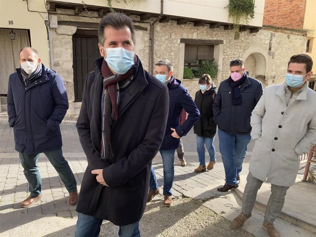 Tudanca, durante su visita a la localidad de Cuéllar.