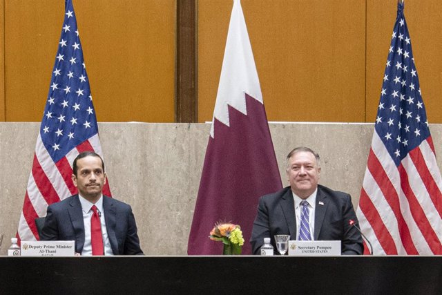 El ministro de Exteriores qatarí, Mohammed bin Abdulrahman Al Thani, con el secretario de Estado de EEUU, Mike Pompeo 