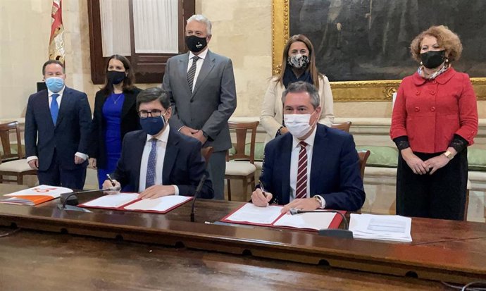 Espadas y Pimentel sellan el acuerdo de presupuesto municipal para 2021