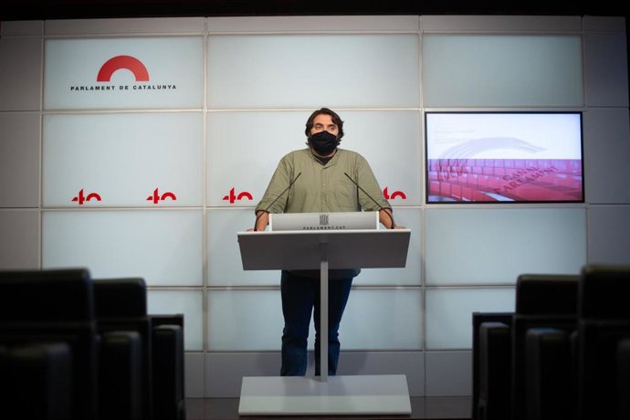 El diputado del PSC-Units Ferran Pedret en rueda de prensa en el Parlament el viernes 4 de diciembre de 2020