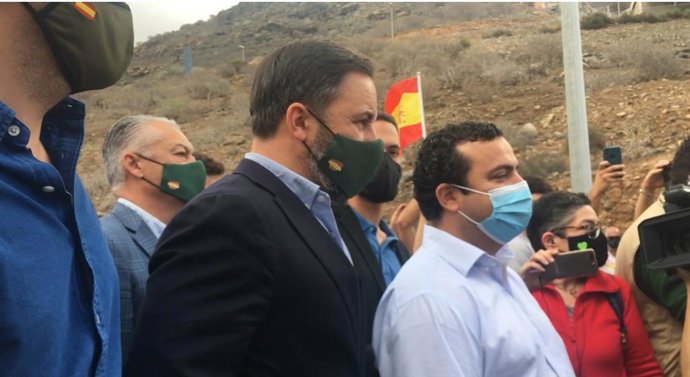 El presidente de Vox, Santiago Abascal, a su llegada a la manifestación 'Salvemos el turismo' celebrada en Puerto Rico, Mogán