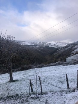 Primeras nieves caídas en la localidad de Porley, en Cangas del Narcea.