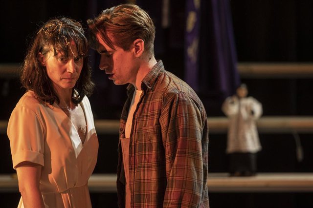 Escena de l'adaptació de 'Solitud' d'Alícia Gorina al TNC.