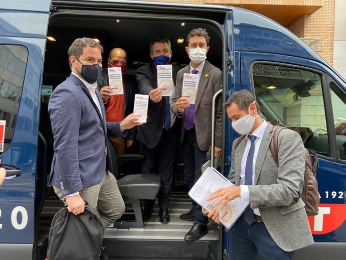 El conseller Dami Calvet presenta 'Clic.Cat', la nueva marca de transportes a demanda de la Generalitat.