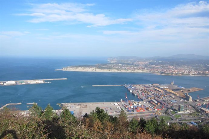 El tráfico en el Puerto de Bilbao cae un 9% en julio y acumula un descenso del 7,1% este año