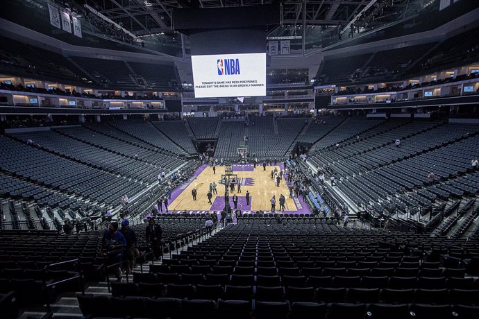 dpatop - 11 March 2020, US, Oklahoma: A general view of Chesapeake Energy Arena as the NBA decided to suspend the season after Rudy Gobert the French basketball player who plays for Utha Jazz tested positive for the coronavirus. Photo: Paul Kitagaki Jr.