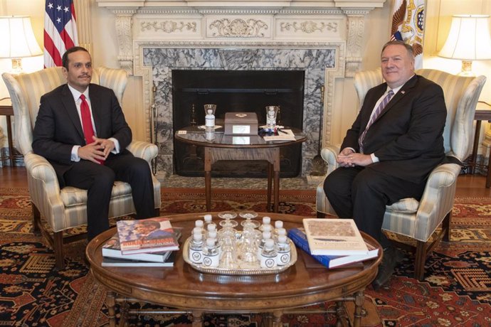 El ministro de Exteriores de Qatar, Mohamed bin Abdulraman Al Thani, y el secretario de Estado de EEUU, Mike Pompeo