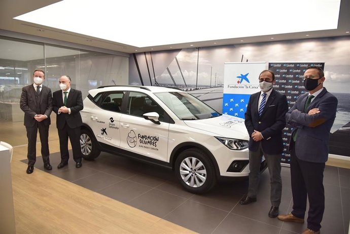Fundación la Caixa y el Grupo Safamotor entregan un vehículo adaptado a la Fundación Andrés Olivares