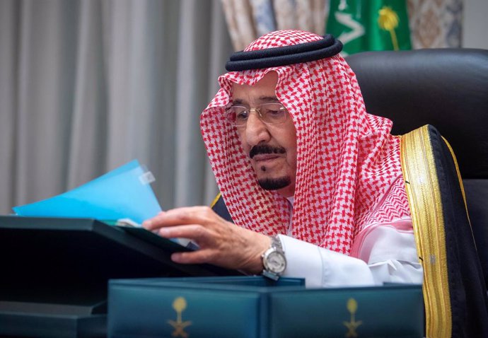 01 December 2020, Saudi Arabia, Riyadh: Saudi King Salman bin Abdulaziz Al Saud chairs a meeting of the Saudi cabinet via video conferencing. Photo: -/Saudi Press Agency/dpa