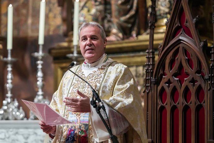 Mario Iceta interviene durante la ceremonia de su toma de posesión como nuevo arzobispo de Burgos, en la Catredral de Santa María, en Burgos (España), a 5 de diciembre de 2020.