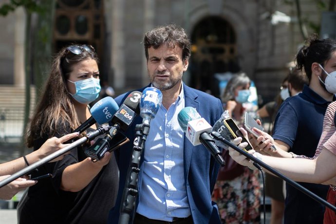 El president del Grup Confederal UP-EC-GeC al Congrés dels Diputats, Jaume Asens, atén als mitjans de comunicació.
