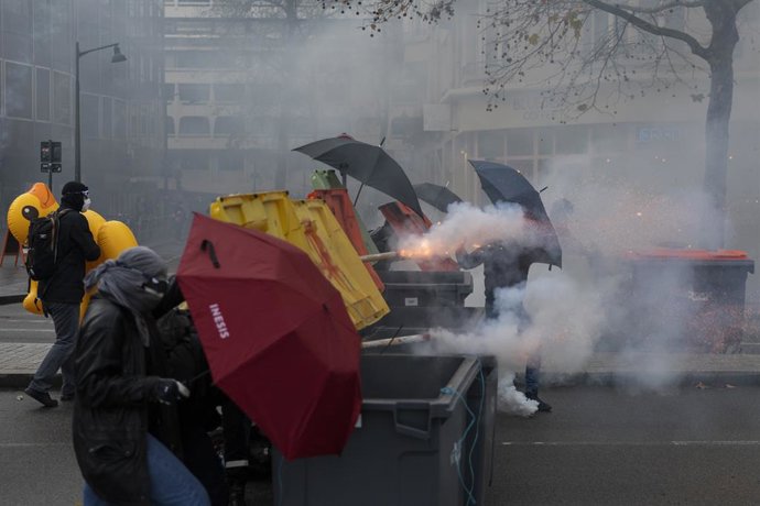 Manifestació contra la llei de seguretat global a Rennes, Frana.