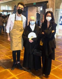 Sor Rosario Parra con Tina Rodríguez y Javi Moreno.