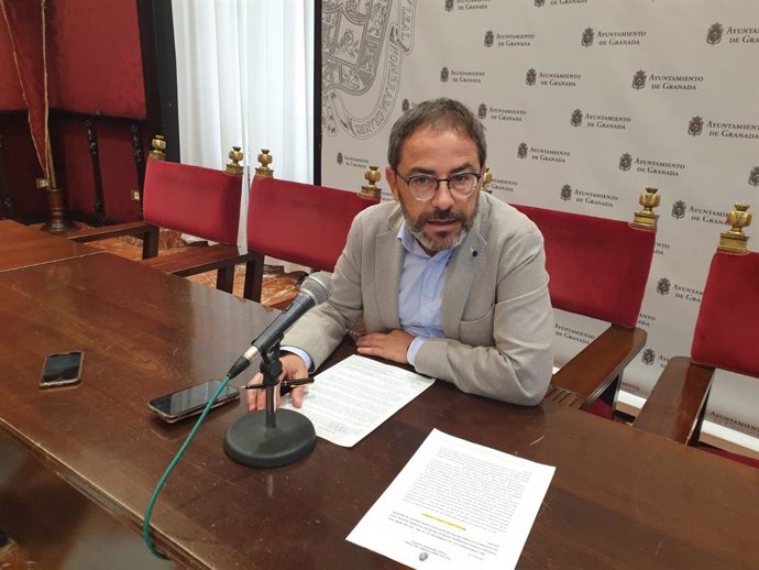 El viceportavoz del grupo municipal socialista de Granada, Miguel Ángel Fernández Madrid