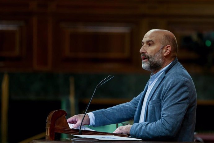 El portavoz del BNG en el Congreso, Néstor Rego, interviene durante una sesión plenaria en la Cámara Baja, en Madrid (España), a 30 de noviembre de 2020. El Pleno afronta desde hoy la fase final del debate del proyecto de Presupuestos Generales del Esta