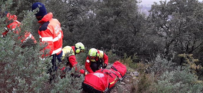 Bomberos rescatan a un hombre que ha sufrido una caída en el monte en Etxauri