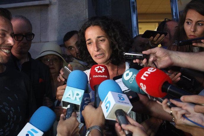 Patricia Ramírez , madre del niño Gabriel Cruz, Angel Cruz y a la salida de la Audiencia Provincial de Almería, haciendo unas declaraciones a la prensa (Foto de archivo).