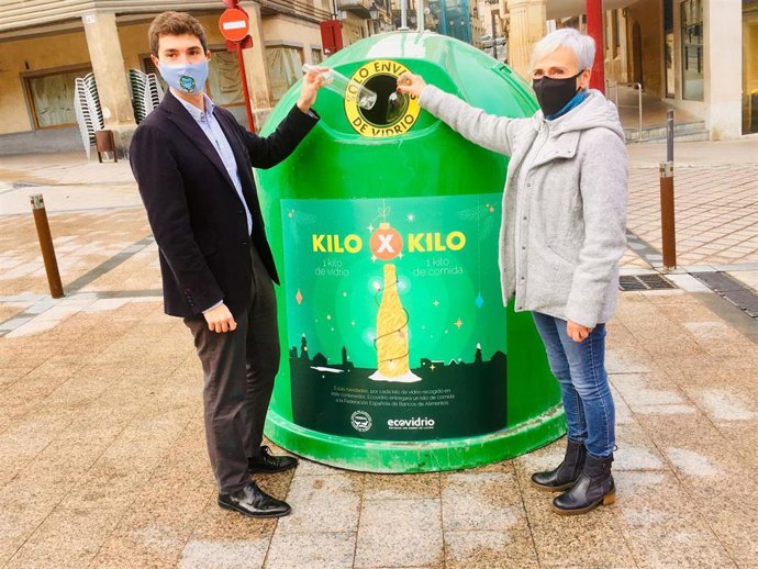 El Ayuntamiento y Ecovidrio invitan a los jarreros a convertir kilos de vidrio en kilos de alimentos