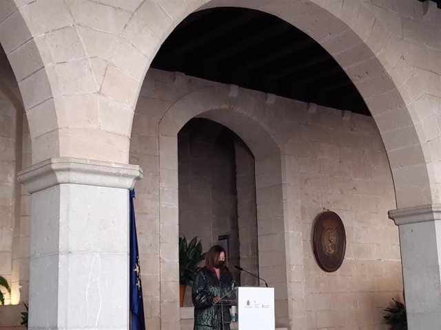 La presidenta del Govern, Francina Armengol, en un momento de su discurso del Día de la Constitución.