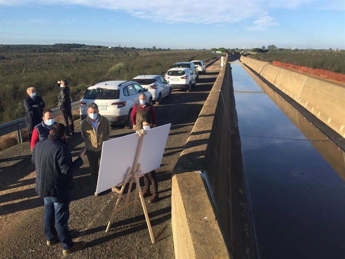 El director general de Infraestructuras del Agua de la Junta de Andalucía, Sergio Arjona, ha visitado las obras de la demarcación Tinto-Odiel-Piedras