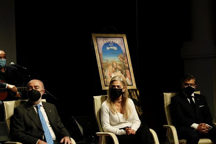 Del Pozo valora el minucioso trabajo de los belenistas en la presentación del cartel y del pregón de la Navidad.
