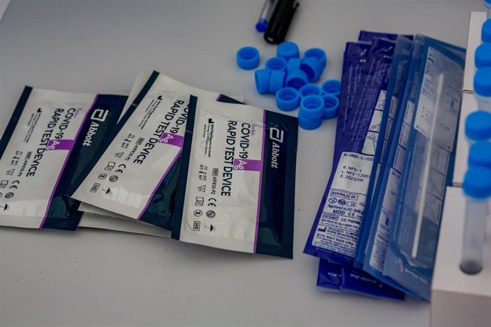 Material necesario para la realización de test de antígenos. Archivo. 