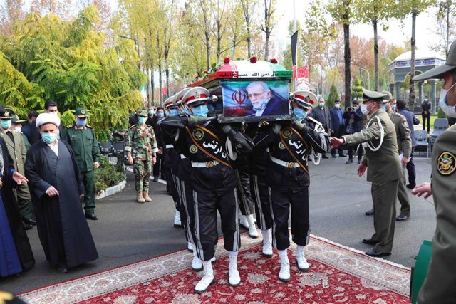 Funeral en memoria de Mohsen Fajrizadé.  