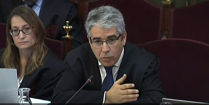 El coordinador la defensa de los exconsejeros del PDeCAT y exconsejero de Presidencia, Francesc Homs, durante su interrogatorio al expresidente de la Generalitat de Cataluña, Artur Mas, en la ocatava jornada del juicio del procés 