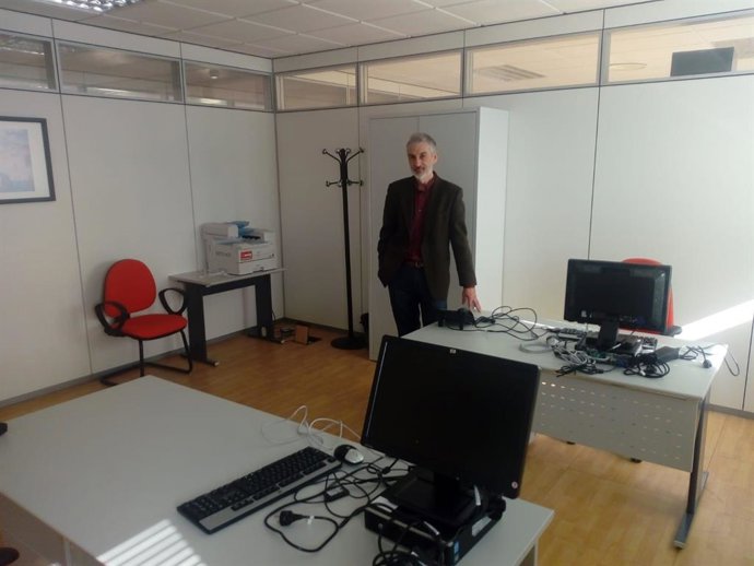 El director general de Justicia, Rafael Sainz de Rozas, en la nueva oficina instalada en la cárcel de Pamplona
