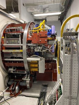 Instalación del acelerador lineal de electrones del Hospital de Mérida