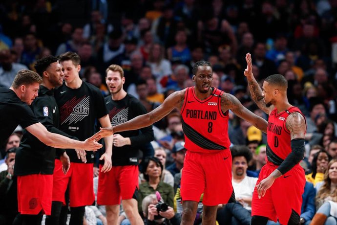 Los Blazers celebran su victoria 