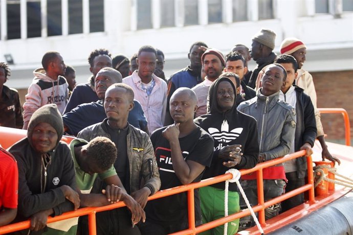 Migrantes rescatados por Salvamento Marítimo en una imagen de archivo.