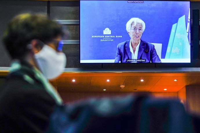 HANDOUT - 28 September 2020, Belgium, Brussels: European Central Bank (ECB) President Christine Lagarde is seen on a screen as she speaks during a monetary dialogue meeting at the European Parliament. Photo: Daina Le Lardic/EU Parliament/dpa - ATTENTION