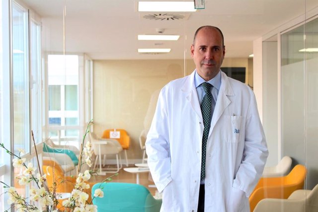Dr. Cortés en la sede de IOB Institute of Oncology Madrid
