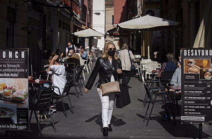 Veladores en una calle céntrica de Sevilla, España, a 17 de noviembre de 2020