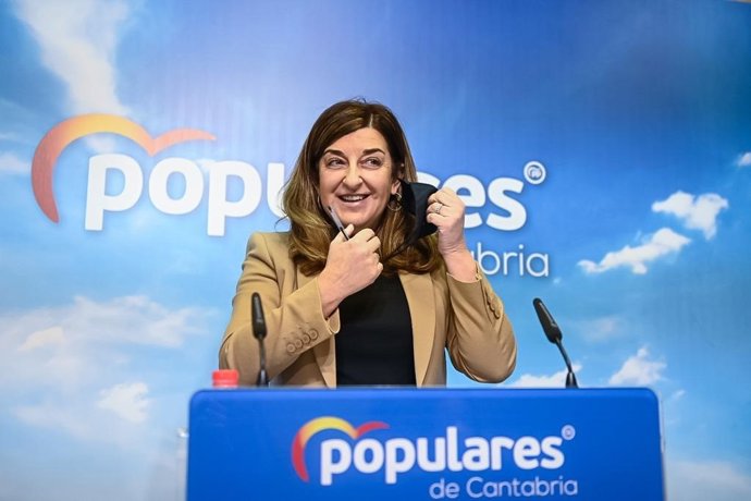 La presidenta del PP de Cantabria, María José Sáenz de Buruaga