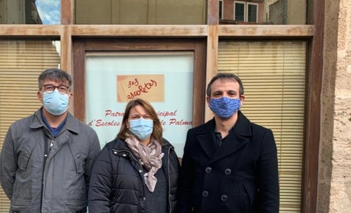 El regidor de Educación y Política Lingüística, Lloren Carrió, con el resto de responsables.