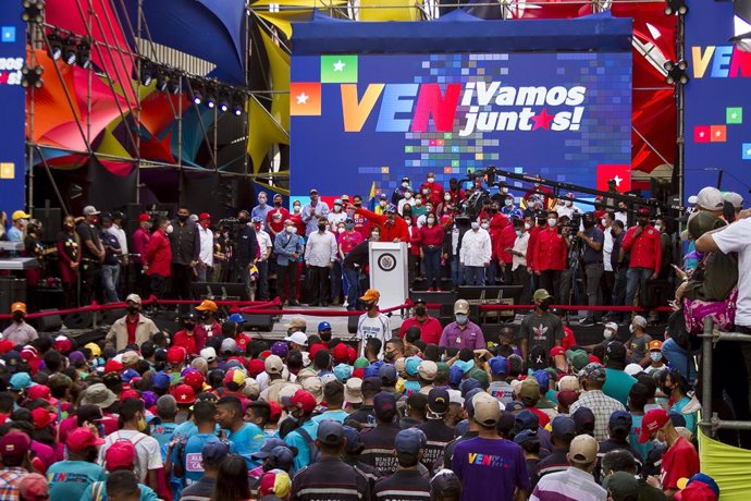 03 December 2020, Venezuela, Caracas: Venezuelan President Nicolas Maduro delivers a speech during a rally ahead of the controversial general election scheduled to take place on 06 December 2020 in the politically deeply divided South American country. 