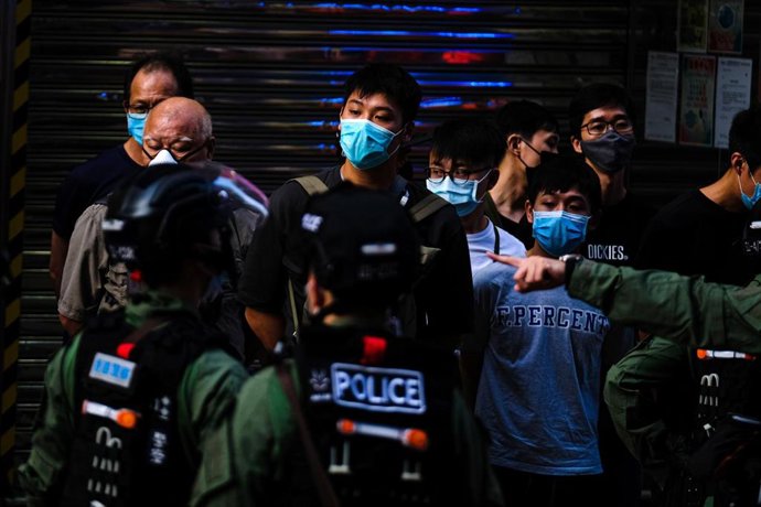 Manifestantes detenidos por la Policía de Hong Kong en medio de las protestas contra la ley de seguridad nacional.