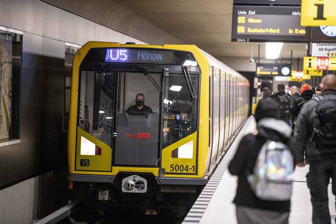04 December 2020, Berlin: A train enters the platform of the Unter den Linden station of the newly opened U5 subway route. Photo: Fabian Sommer/dpa