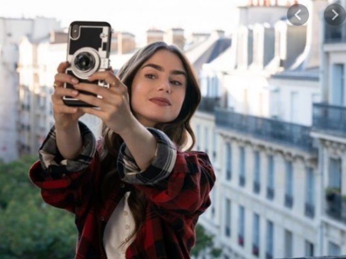 Fotograma de "Emily in Paris"