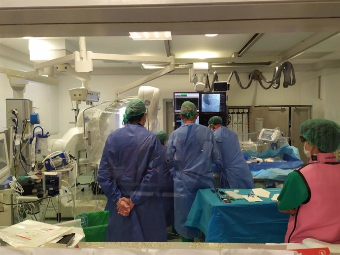 La primera intervención realizada en el Hospital San Pedro se llevó a cabo el pasado 29 de junio y, desde entonces, han sido cinco las prótesis de válvula aórtica implantadas